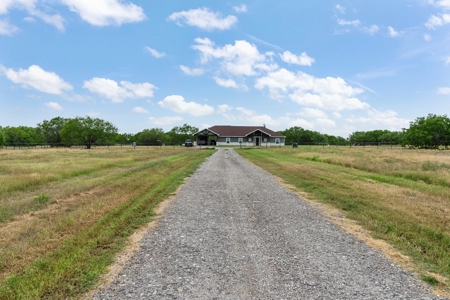 Gorgeous Custom Home on 30 Acres, George West, Tx!! - image 3