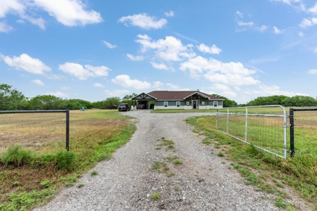 Gorgeous Custom Home on 30 Acres, George West, Tx!! - image 1