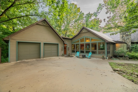 Country Home and Land for Sale in Vienna, MO - image 4