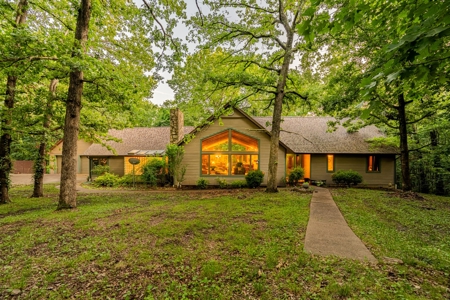Country Home and Land for Sale in Vienna, MO - image 1