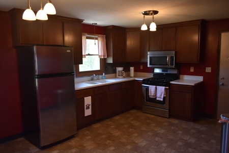 Move in ready with incredible view! - image 18