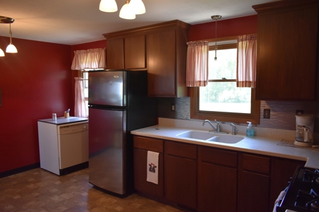 Move in ready with incredible view! - image 19