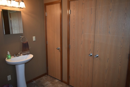Move in ready with incredible view! - image 15