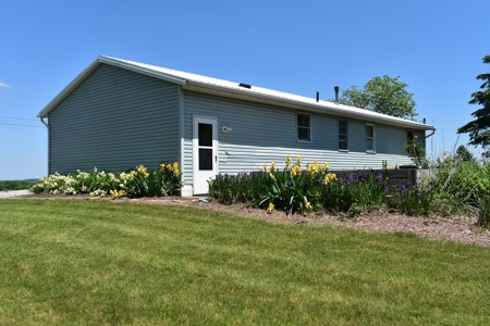 Move in ready with incredible view! - image 35