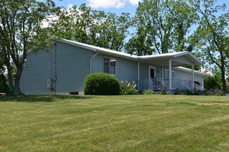 Move in ready with incredible view! - image 3