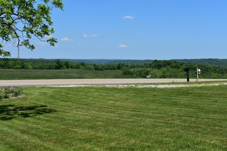 Move in ready with incredible view! - image 34