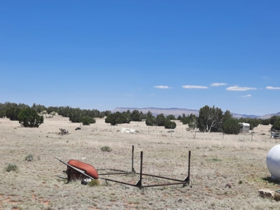Rural off grid Northern AZ Property - image 1