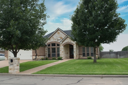 Your Dream Home Awaits in China Spring,Tx! - image 1