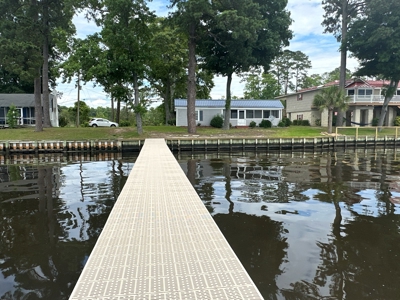 Waterfront Cottage with New Pier in Sought-After River Acres - image 5