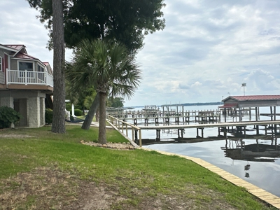 Waterfront Cottage with New Pier in Sought-After River Acres - image 6