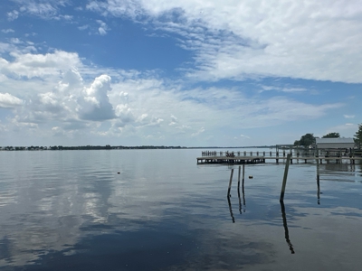 Waterfront Cottage with New Pier in Sought-After River Acres - image 1