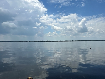 Waterfront Cottage with New Pier in Sought-After River Acres - image 2