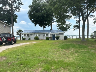 Waterfront Cottage with New Pier in Sought-After River Acres - image 13