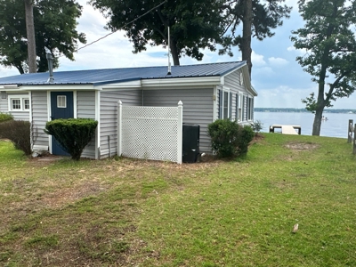 Waterfront Cottage with New Pier in Sought-After River Acres - image 14