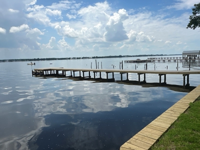 Waterfront Cottage with New Pier in Sought-After River Acres - image 12