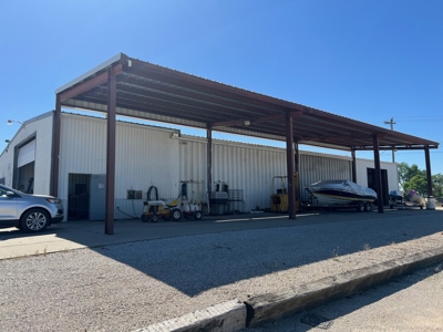 Commercial Building With Office Space - image 3