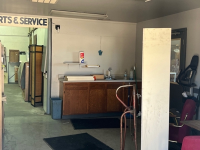 Commercial Building With Office Space - image 18