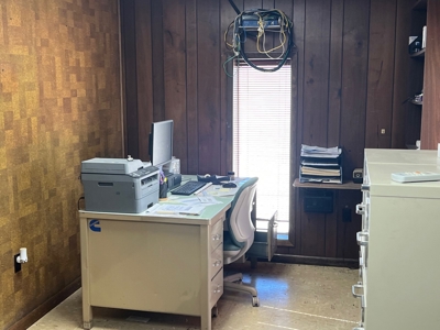 Commercial Building With Office Space - image 22