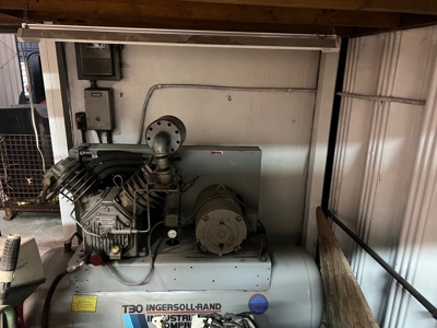 Commercial Building With Office Space - image 10