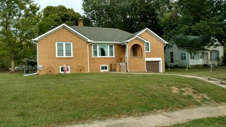3 Bed, 2 Bath, Home in Town, Full Basement, Garage - image 1