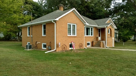 3 Bed, 2 Bath, Home in Town, Full Basement, Garage - image 25