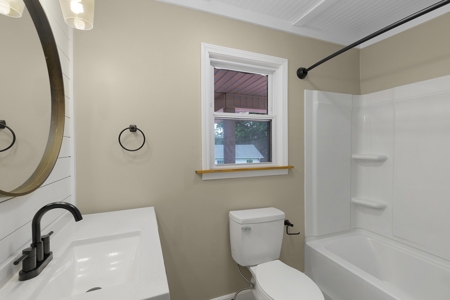 Brick Home for Sale - MIL Suite, Detached Garage - Milan, TN - image 12