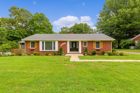 Brick Home for Sale - MIL Suite, Detached Garage - Milan, TN - image 1