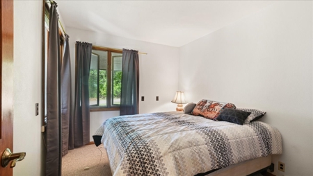 Stunning 4-Bedroom Cedar-Sided Home in Scenic Jackson County - image 19