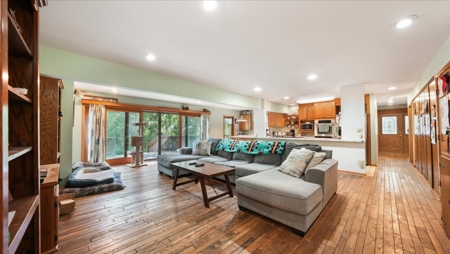 Stunning 4-Bedroom Cedar-Sided Home in Scenic Jackson County - image 13