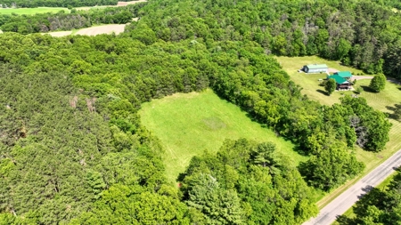 Stunning 4-Bedroom Cedar-Sided Home in Scenic Jackson County - image 11