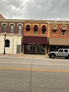 Commercial Building for Sale in Chanute, KS - image 1