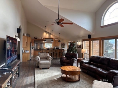 4 bed/2bath, 2584 sq.ft Gorgeous home on 20 acres with barn. - image 8