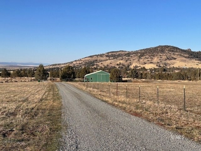 4 bed/2bath, 2584 sq.ft Gorgeous home on 20 acres with barn. - image 7