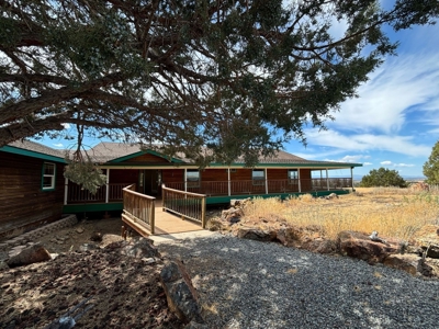 4 bed/2bath, 2584 sq.ft Gorgeous home on 20 acres with barn. - image 33