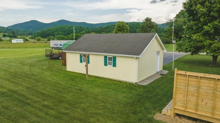 Cape Cod Home for Sale in Riner VA - image 37