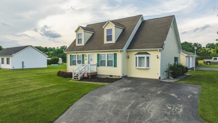 Cape Cod Home for Sale in Riner VA - image 4