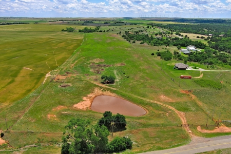 Prime Property for Sale in Weatherford, OK - image 1