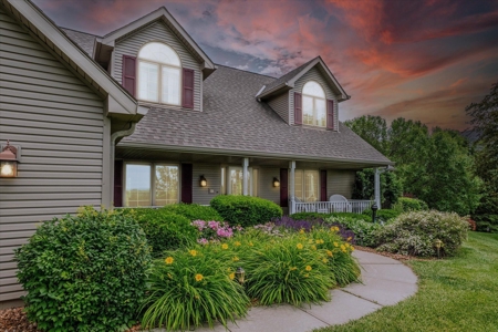 5-Bedroom Acreage with Modern Amenities, Harrison County, IA - image 1