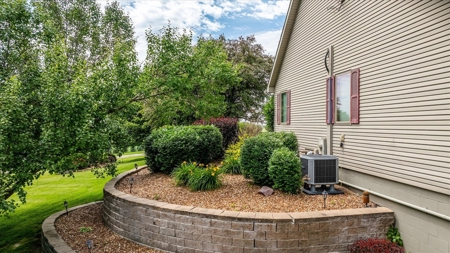 5-Bedroom Acreage with Modern Amenities, Harrison County, IA - image 15