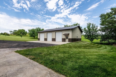 5-Bedroom Acreage with Modern Amenities, Harrison County, IA - image 5