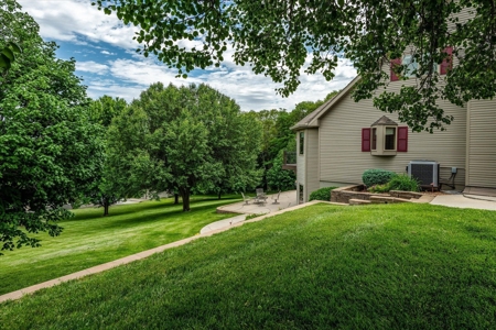 5-Bedroom Acreage with Modern Amenities, Harrison County, IA - image 17