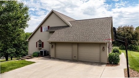 5-Bedroom Acreage with Modern Amenities, Harrison County, IA - image 2