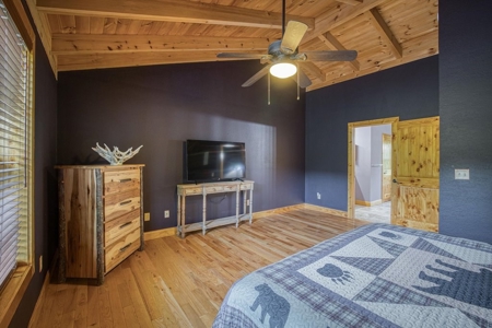 Log Home for Sale in Sugar Grove NC - image 30