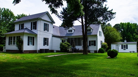 Move-In Ready 1858 Pre-Civil War Home with Modern Updates - image 6