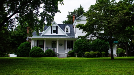 Move-In Ready 1858 Pre-Civil War Home with Modern Updates - image 2