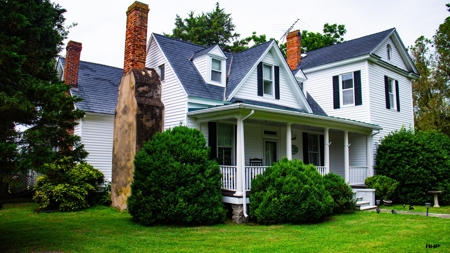 Move-In Ready 1858 Pre-Civil War Home with Modern Updates - image 5