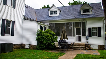 Move-In Ready 1858 Pre-Civil War Home with Modern Updates - image 8
