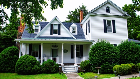 Move-In Ready 1858 Pre-Civil War Home with Modern Updates - image 3