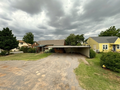 Route 66 Home for Sale, Clinton, OK - image 3
