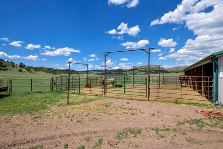 Off-Grid Colorado Ranch on 218 acres - image 38